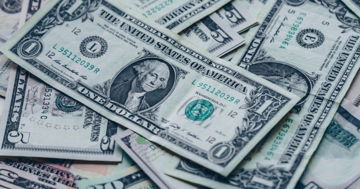 Cash banknotes